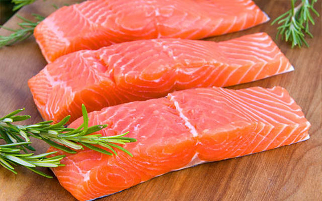 Cá hồi dồi dào omega-3 và axit béo